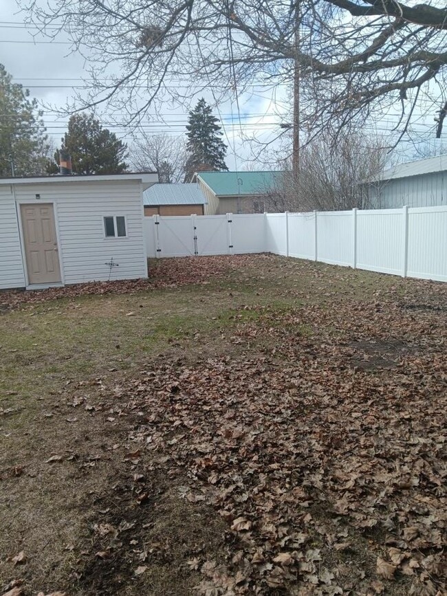 Building Photo - 436 7th Ave W