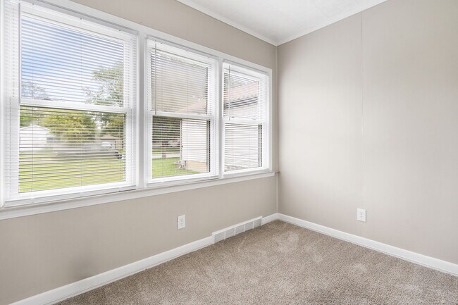 Building Photo - 23230 Columbus Ave