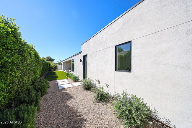 Building Photo - 6329 N 10th Dr