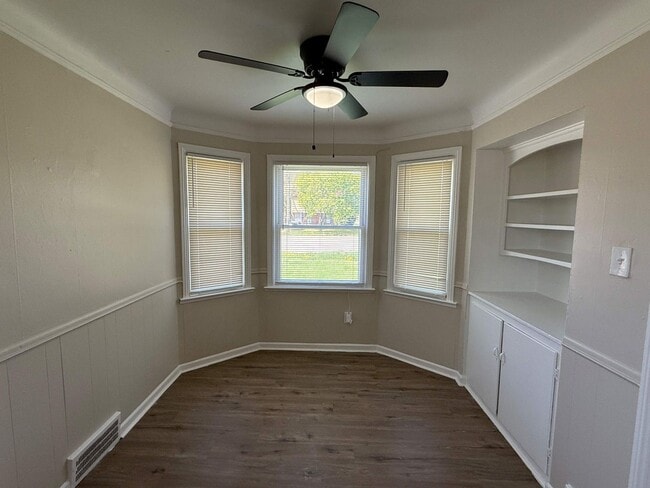 Building Photo - Freshly Renovated 3-Bedroom Home – Quality...