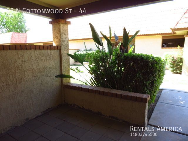 Building Photo - 2 Master Bedrooms in Fully Remodeled, Sing...