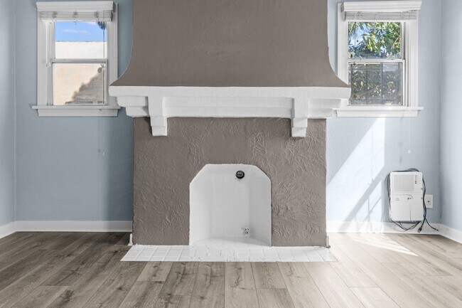 Interior Photo - 1115 E Broadway