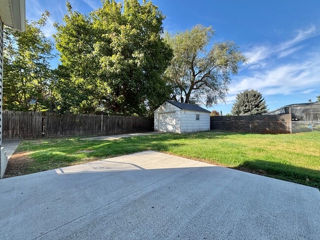 Building Photo - 5203 N Evergreen Rd