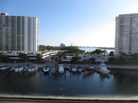 Building Photo - 220 Kings Point Dr