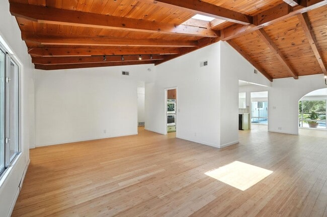 Building Photo - 8461 Valley Circle Blvd
