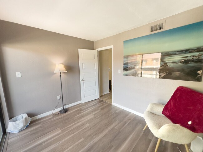 Building Photo - Somerset Village #1680