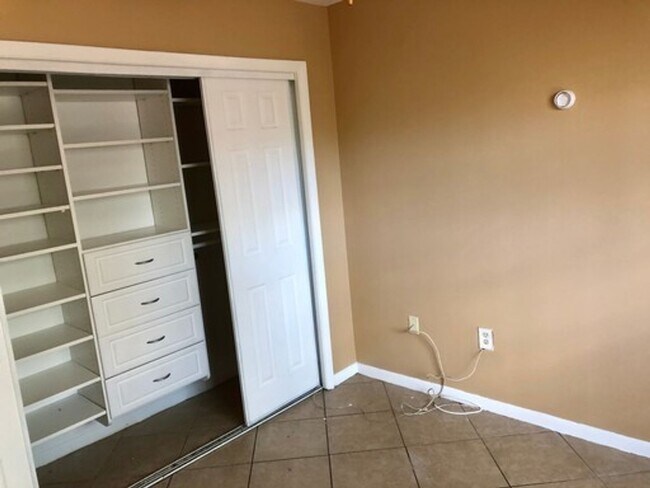 Building Photo - Sierra Ridge # 2