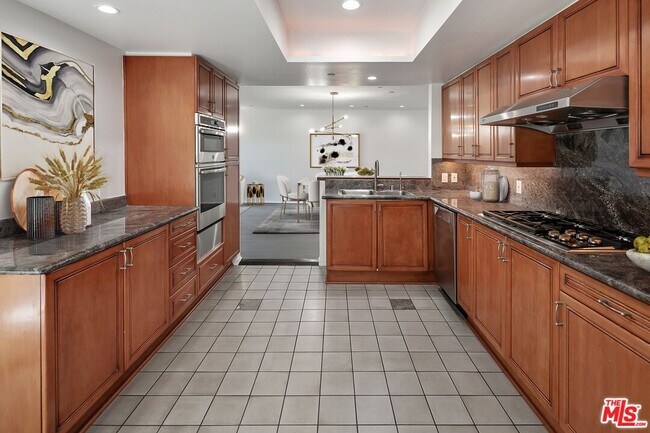 Building Photo - 2115 3rd St