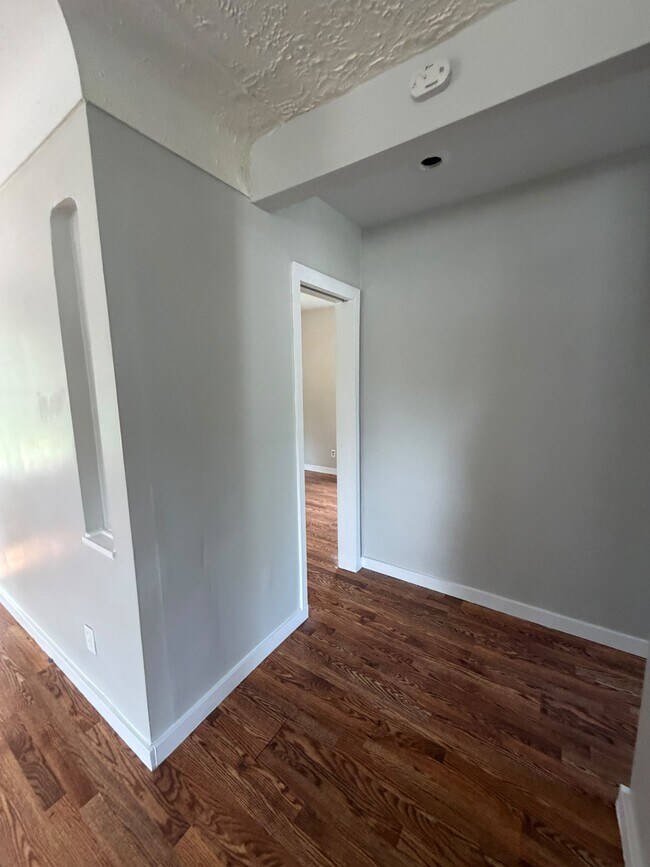 Building Photo - 724 E 341st St