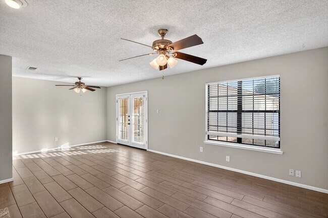 Building Photo - 3222 Preston Dr