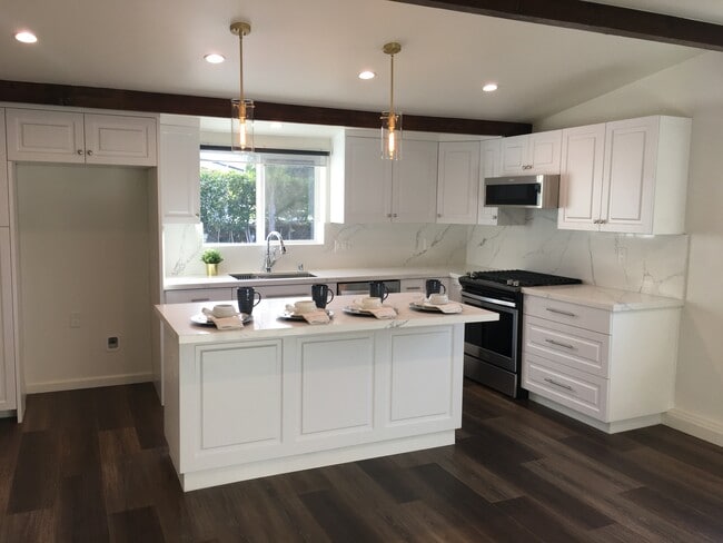 Building Photo - 10022 Kester Ave