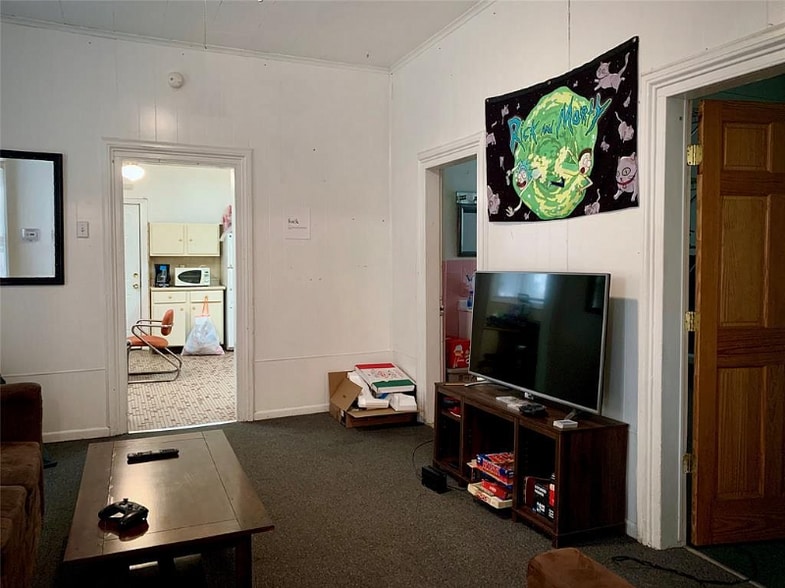 Building Photo - 163 Oak St