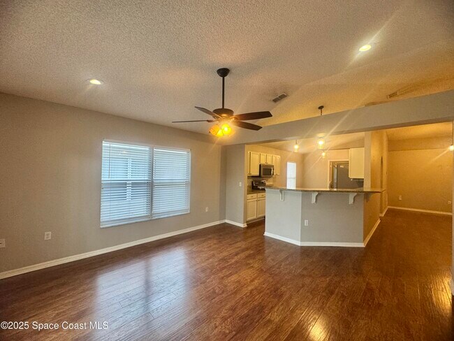 Building Photo - 4726 Four Lakes Dr