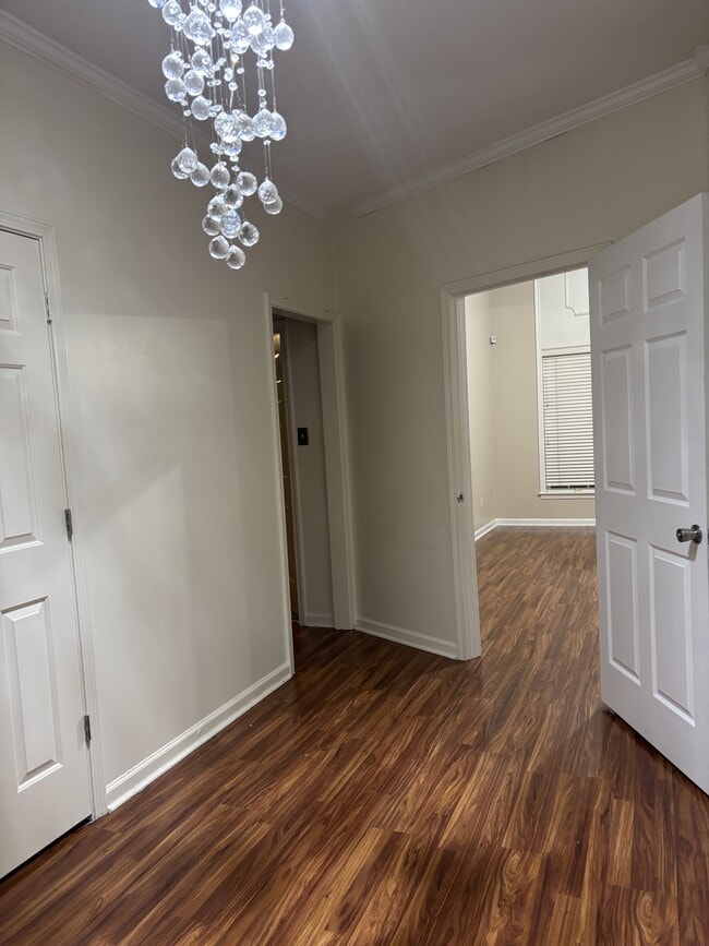 Building Photo - 203 Walnut Gardens Dr