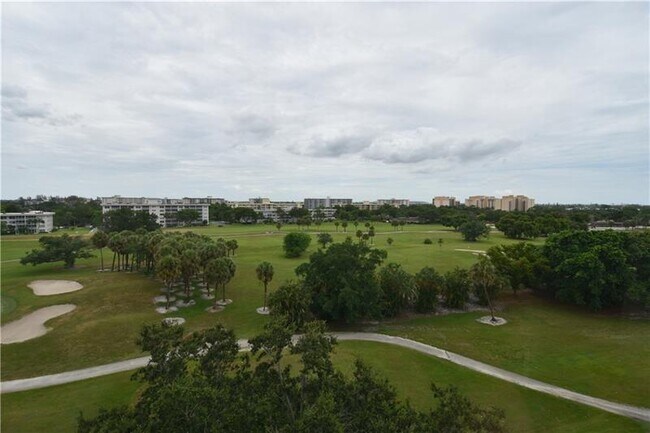 Building Photo - 2661 S Course Dr