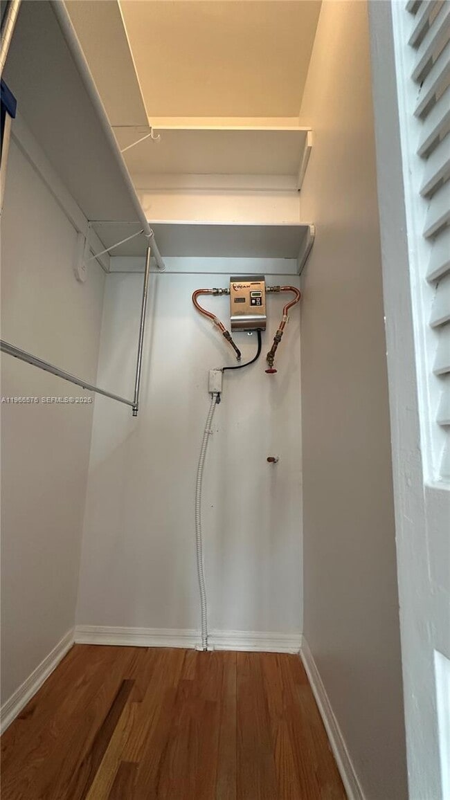 Building Photo - 3063 Center St