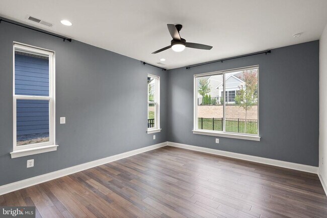Building Photo - 121 Cowbird St