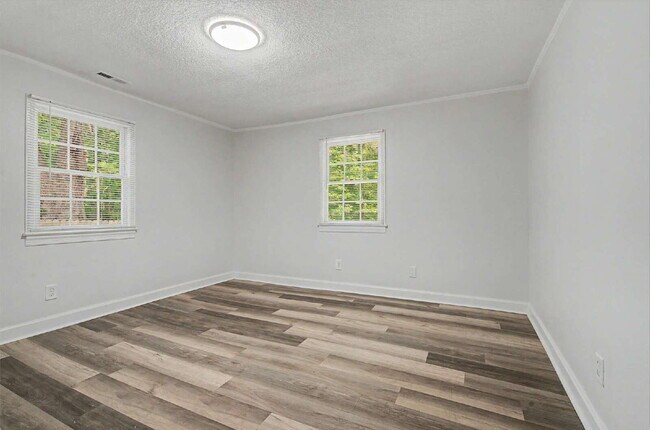 Building Photo - Ranch Home on Private lot in Chapel Hill