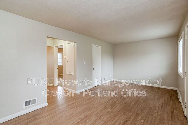 Building Photo - 7016 N Amherst St