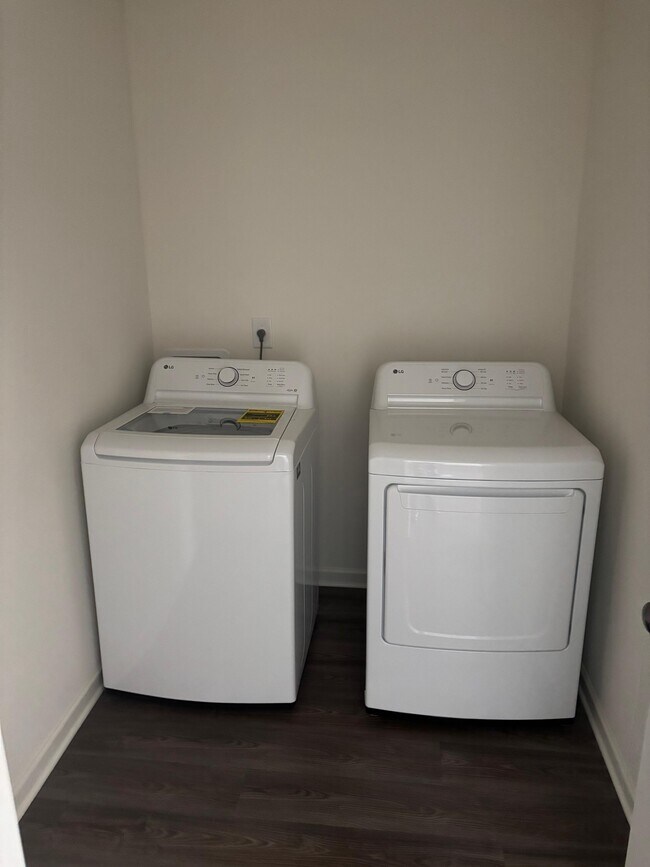 Building Photo - 516 Liberty Hall Dr