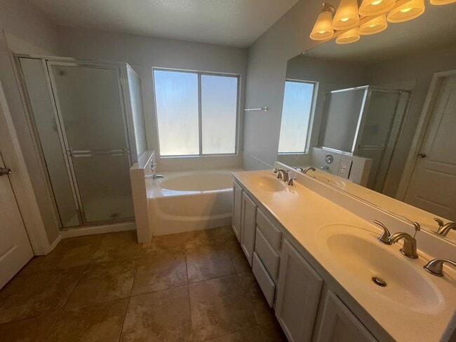 Building Photo - 416 Opal Dr