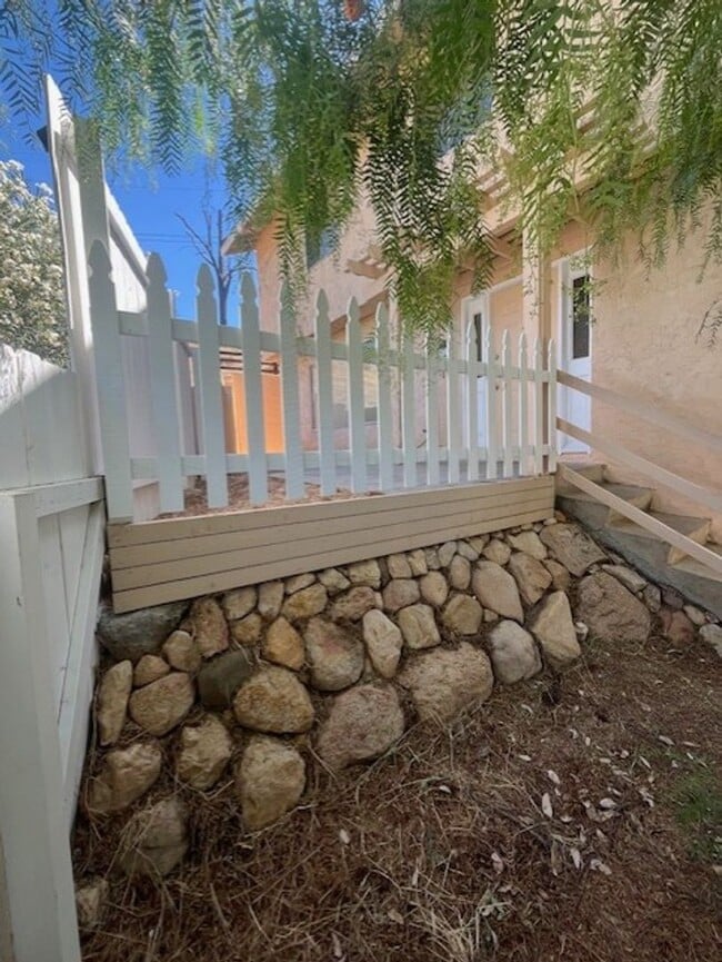 Building Photo - Spacious 4-Bedroom home centrally located ...