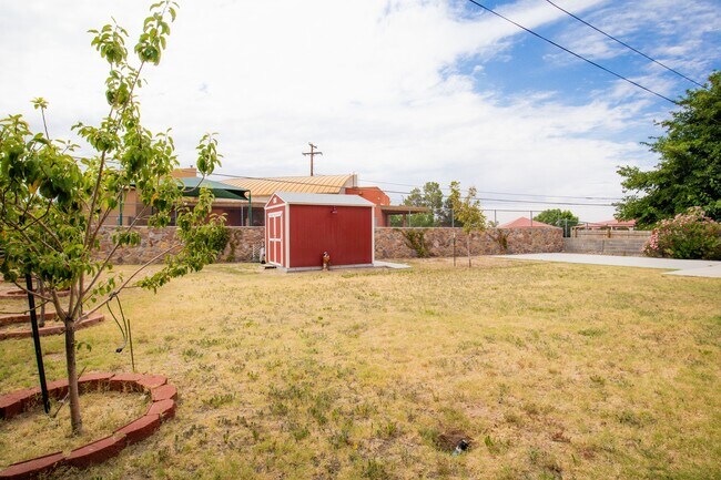 Building Photo - 1633 Stull Dr