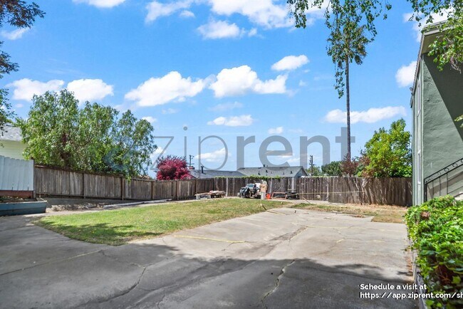 Building Photo - 24035 2nd St