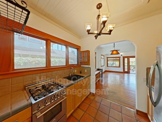 Building Photo - 1110 Curley Ave