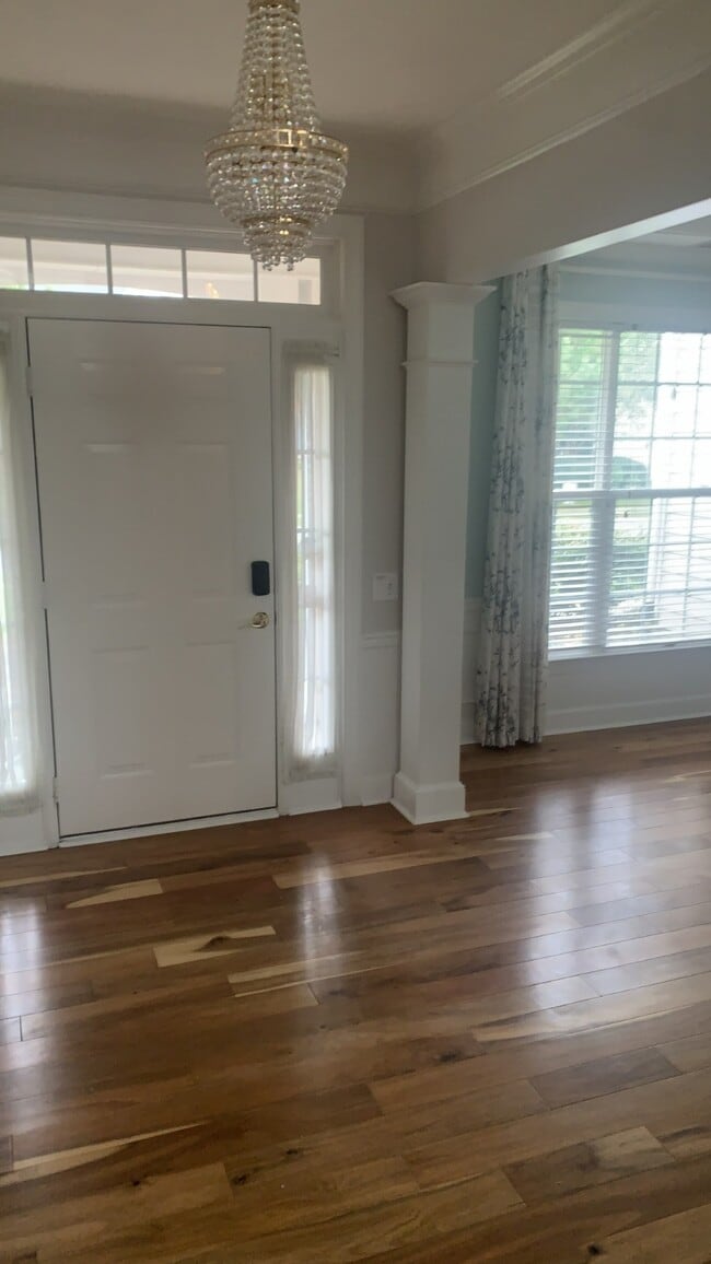 Building Photo - 11106 Knight Castle Dr