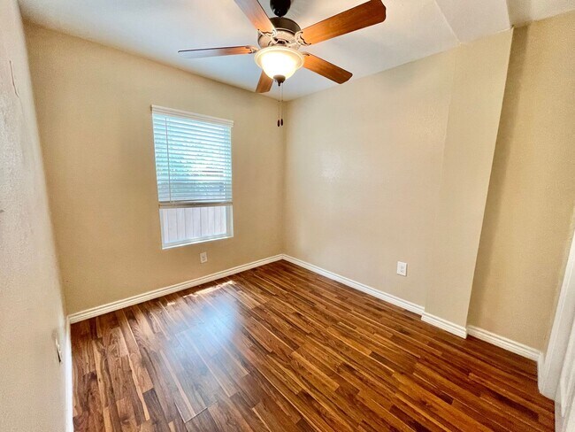 Building Photo - 1033 Rivas St