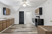 Building Photo - Selling - River Street