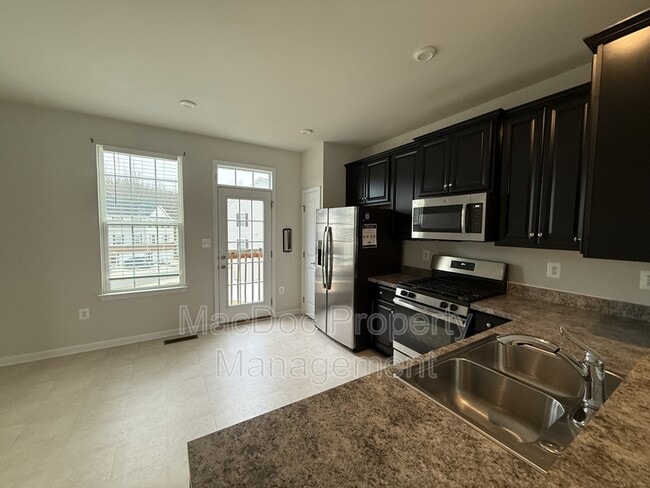 Building Photo - 505 Rolling Valley Dr