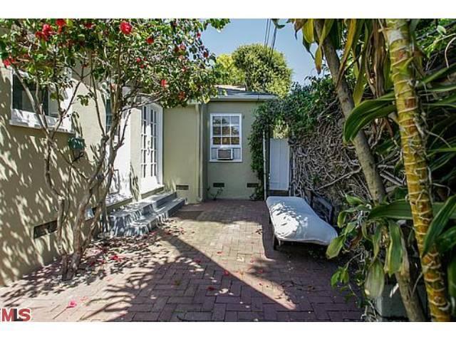 Outdoor Patio in side yard off Breakfast Nook (bench no longer available) - 1240 Greenacre Ave