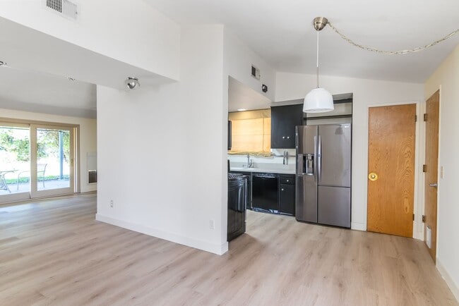 Building Photo - 9635 Gerald Ave