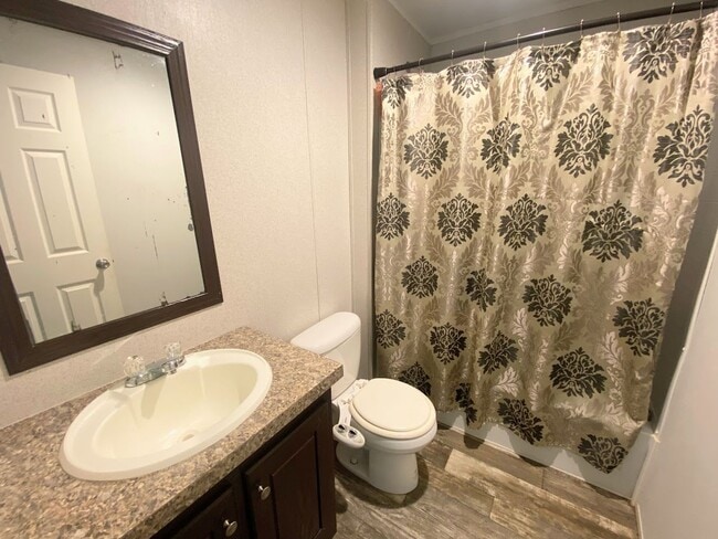 Building Photo - Spacious 3 Bedroom Mobile Home for Rent in...