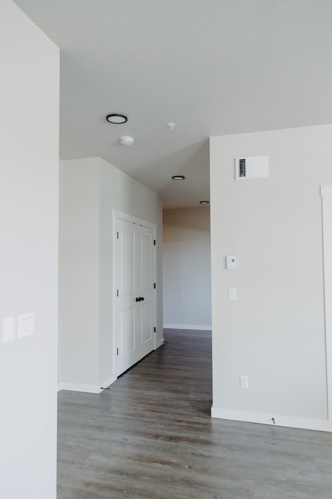 Building Photo - Sunlight Estates