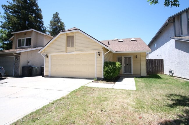 Building Photo - 3 Bedroom 3 bath home in Modesto