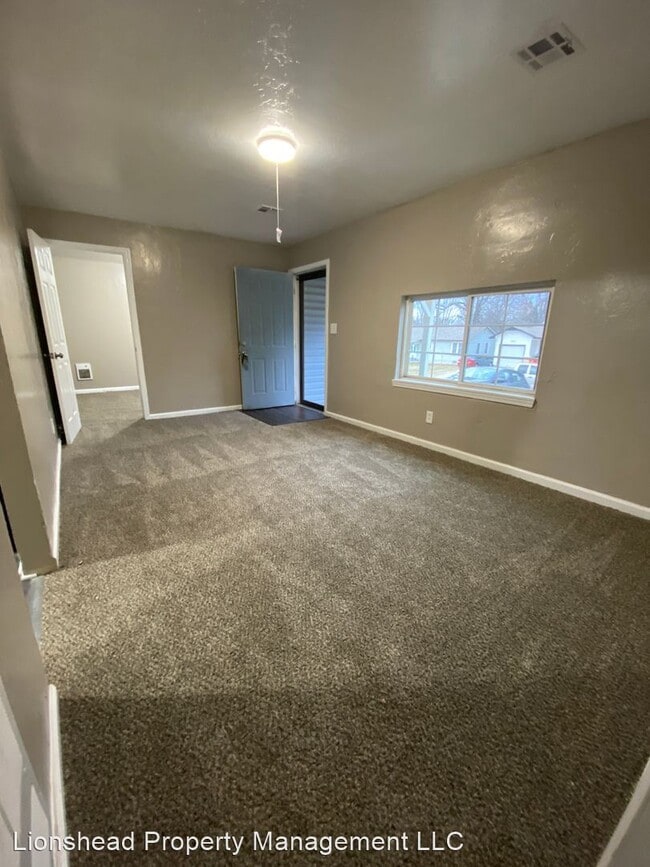 Building Photo - 4 br, 1 bath House - 1040 Sycamore Dr.