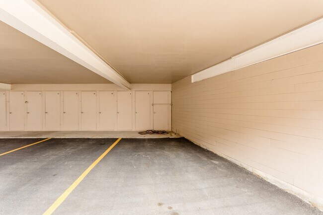 Building Photo - 3809 N Braeswood Blvd
