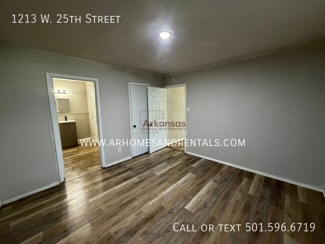 Building Photo - 1213 W 25th St