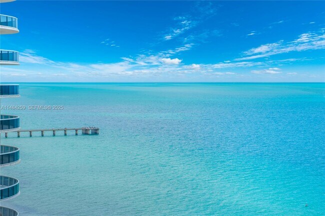 Building Photo - 15811 Collins Ave