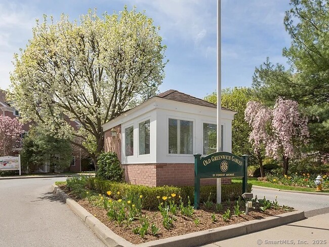 Building Photo - 51 Forest Ave