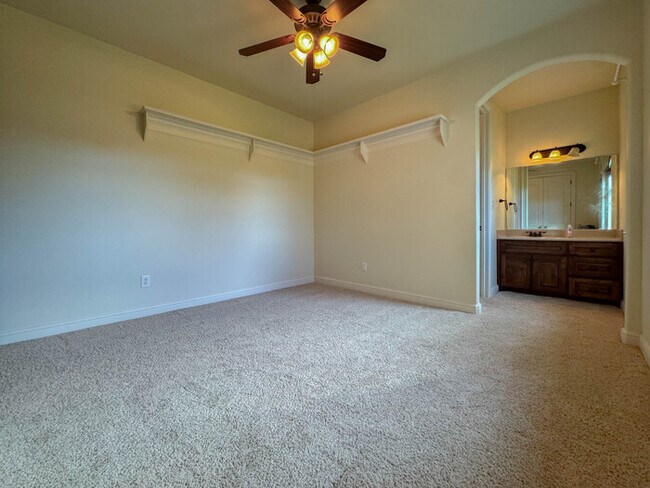 Building Photo - 1559 E Blackjack Rd E