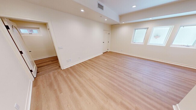 Building Photo - 1029 Park Pl