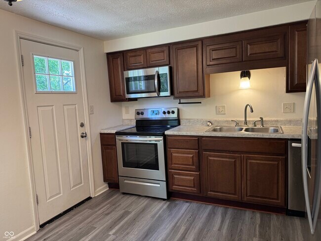 Building Photo - 7717 Cambridge Dr