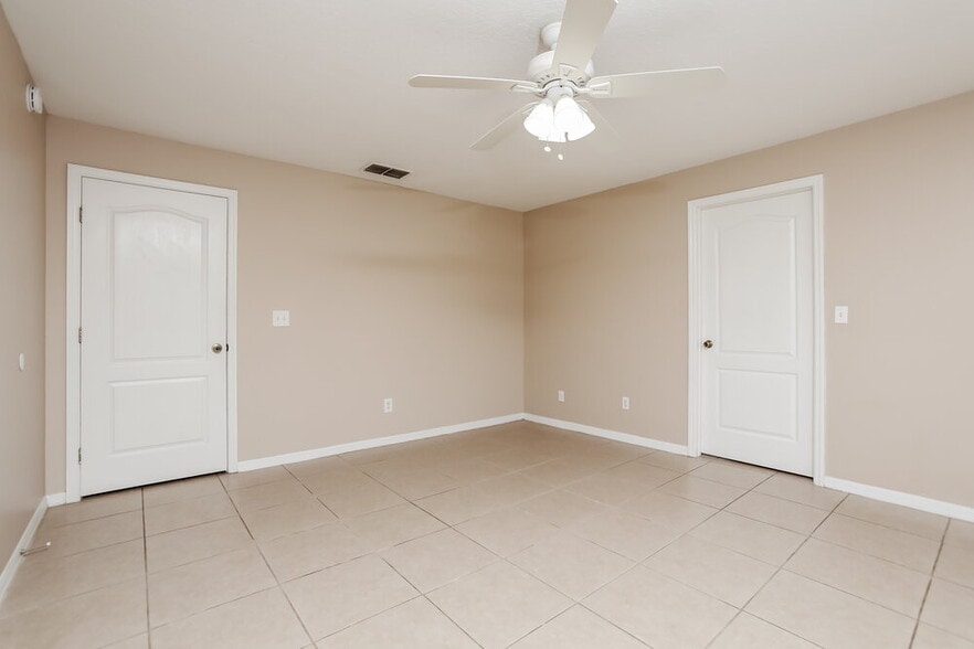 Building Photo - 914 Arbor Hill Cir