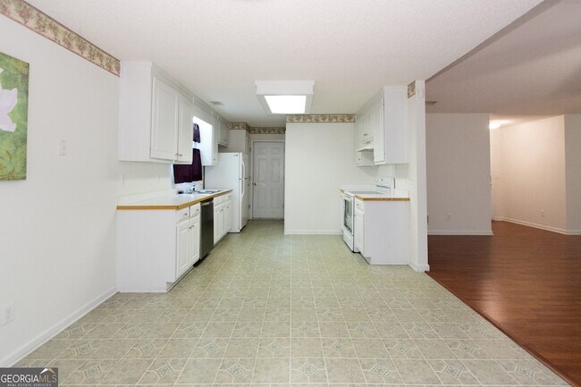 Building Photo - 2804 James Henry Dr