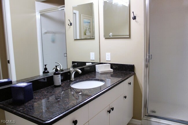 Building Photo - 16685 Lake Cir Dr