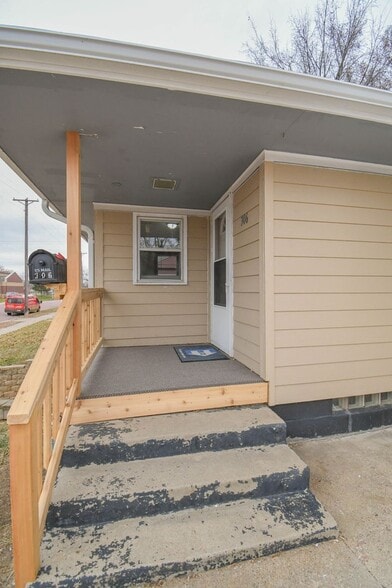 Building Photo - 306 S Chicago Ave